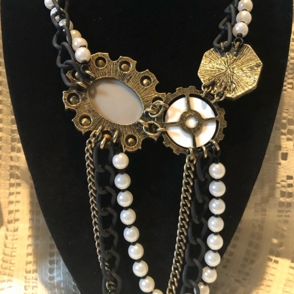 Betsey Johnson Wonderland Necklace - Picture 3 of 3